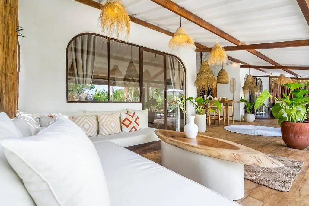 Newly Renovated Trendy 3Bdrs Villa - Bingin Center Pecatu  0*, Pecatu (Bali)
