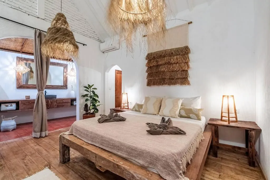 Newly Renovated Trendy 3Bdrs Villa - Bingin Center Pecatu  Pecatu (Bali)